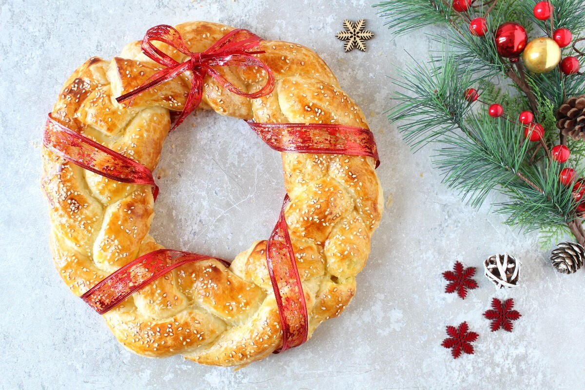 PUFF PASTRY WREATH with salmon and potatoes