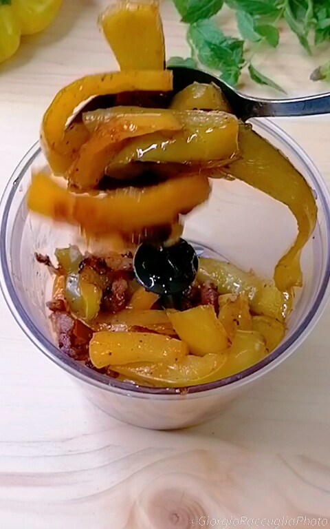 Fettuccine with Pepper Pesto