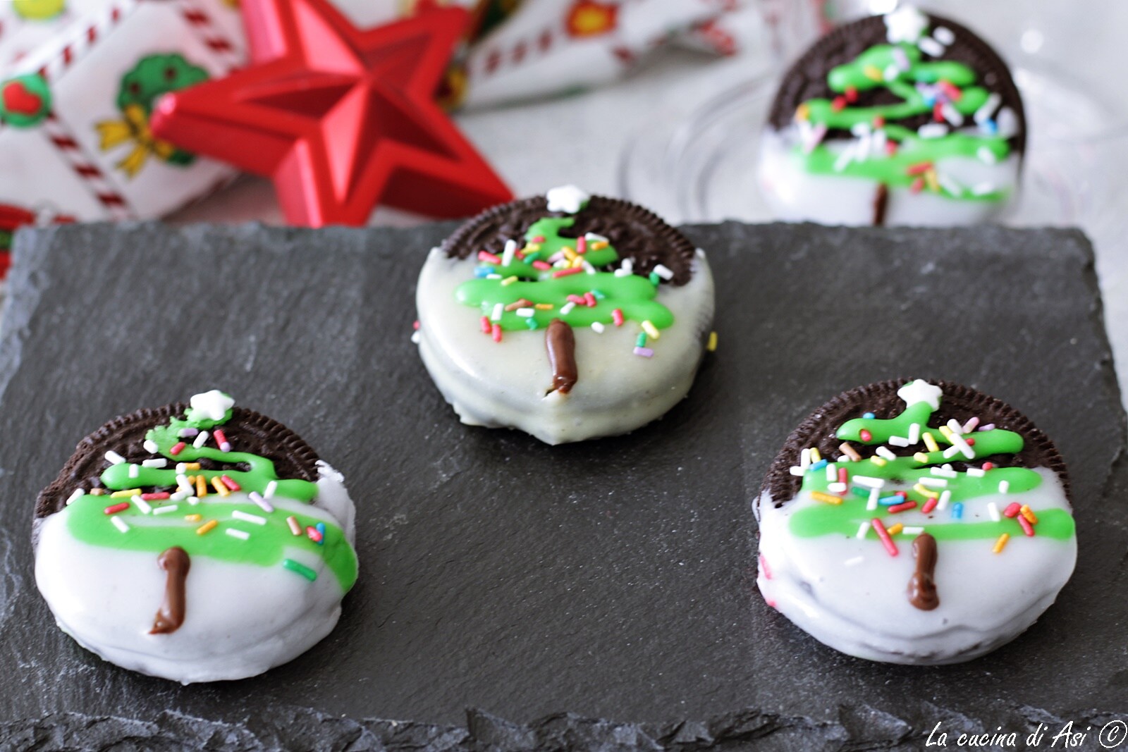 Frosted Christmas Oreos