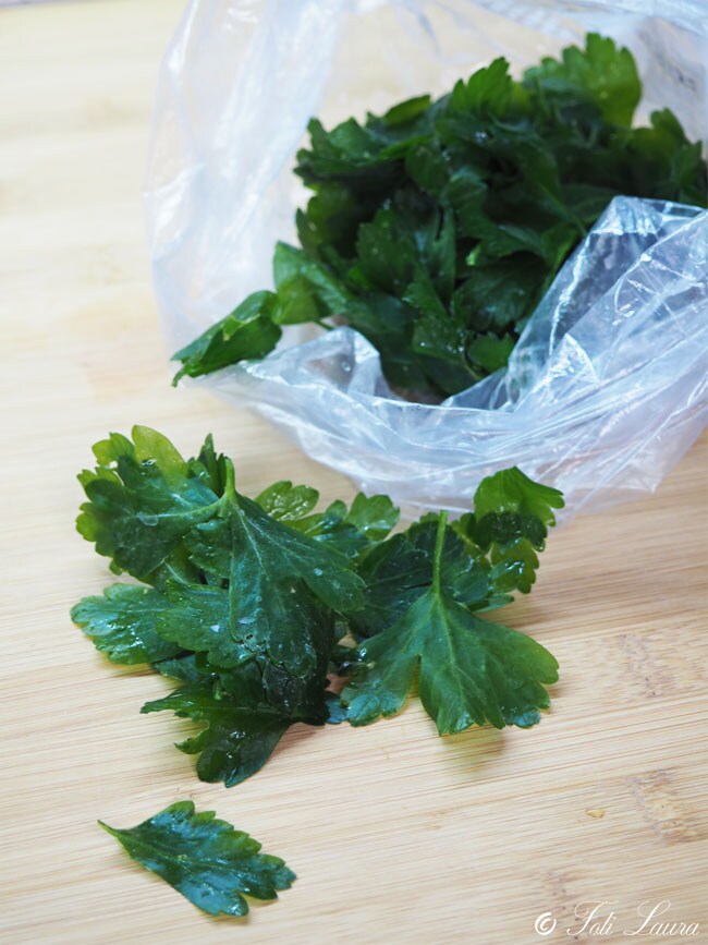 parsley to be frozen in a freezer bag