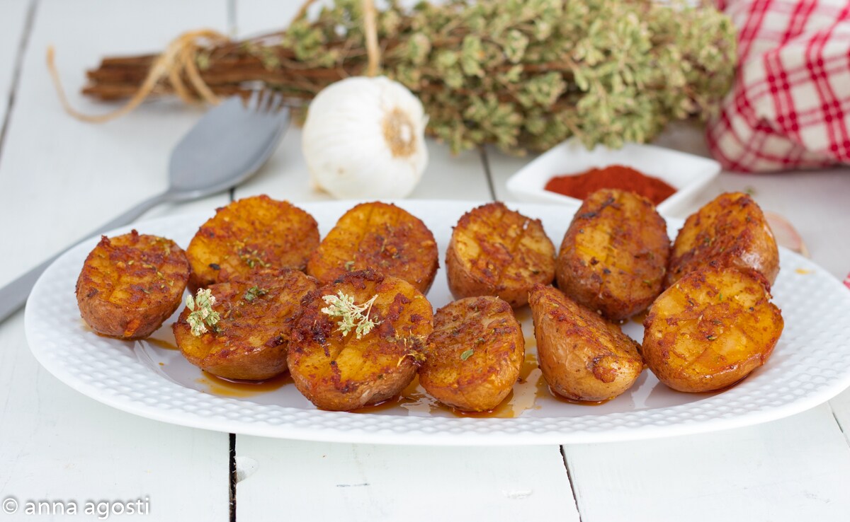 Golden and Crispy Seasoned Potatoes in 2 Versions