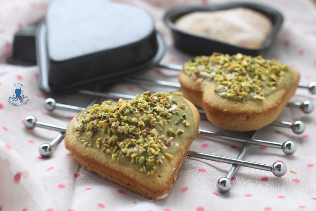 HEART-SHAPED PISTACHIO CAKES