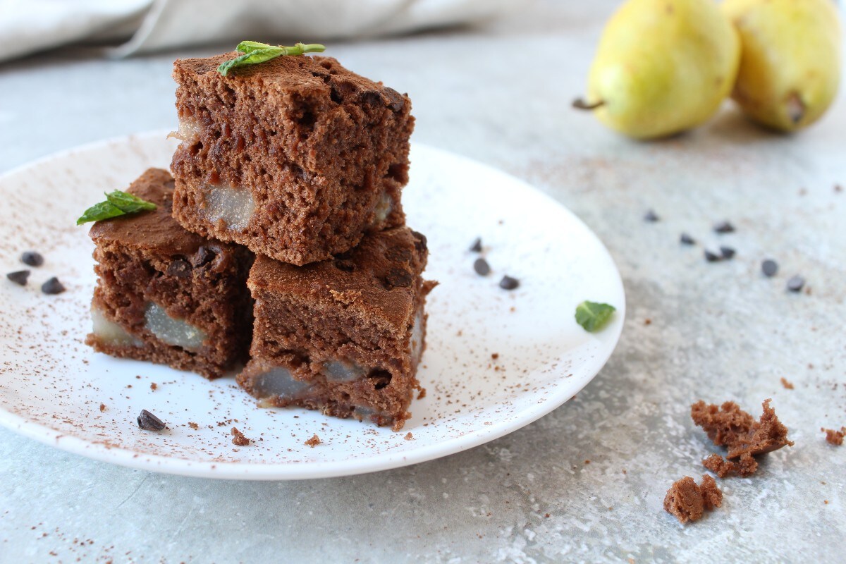 SOFT CHOCOLATE AND PEAR SQUARES