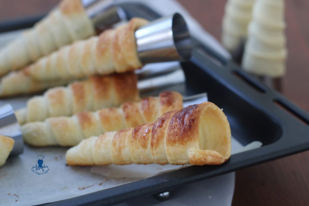 How to make puff pastry cannoli3