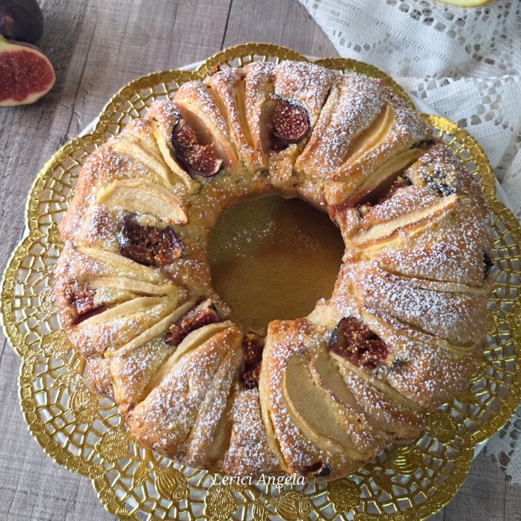 Delicious and Simple Apple and Fig Bundt Cake