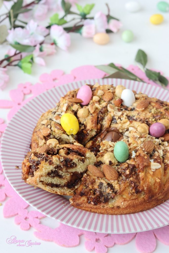 Easter wreath with dried fruit and glaze