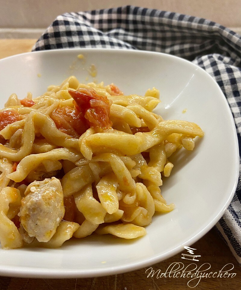 Pasta with Cherry Tomatoes and Sausage
