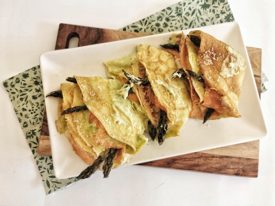 CREPES WITH ASPARAGUS AND SALMON