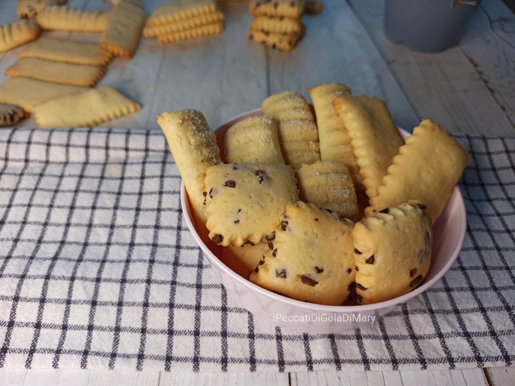 CRUMBLY COOKIES WITHOUT BUTTER AND MILK