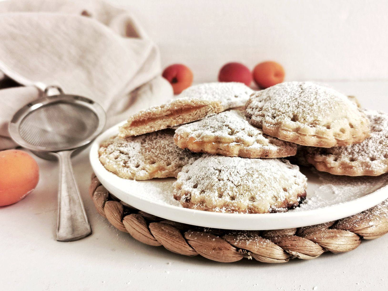 VEGAN SHORTCRUST PASTRY APRICOT POUCHES