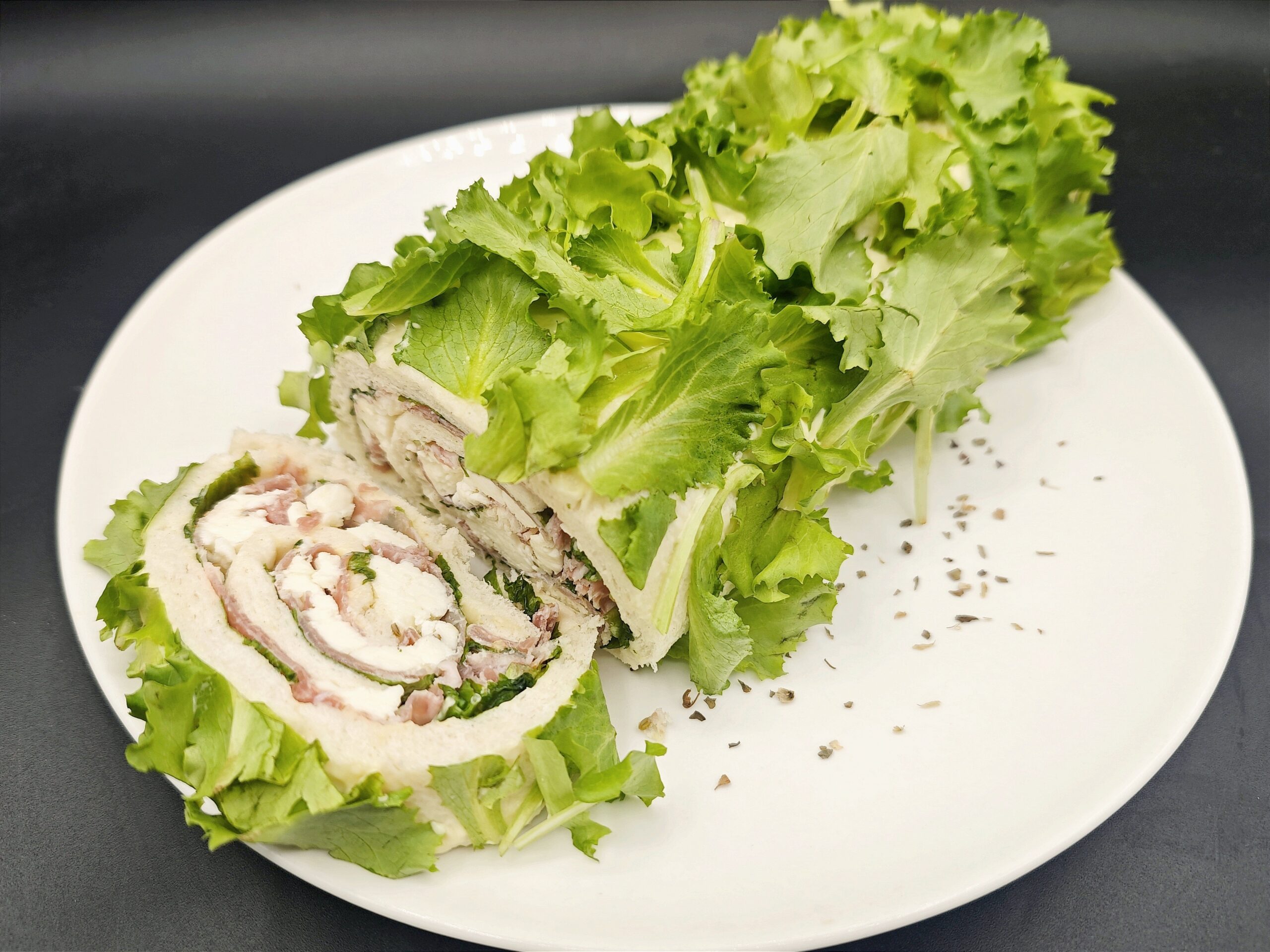 No-bake Roll with Salami and Crescenza