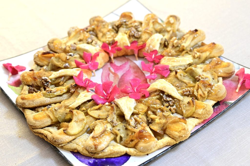 Apple and Ladyfingers Cake