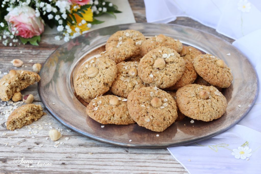 Oatmeal and Hazelnut Cookies