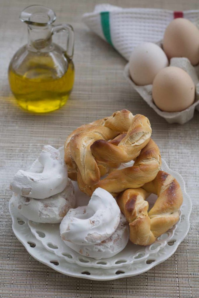 Easter Taralli from Puglia with Glaze