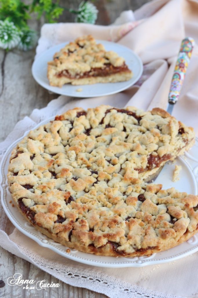 September crumble with mixed fresh figs