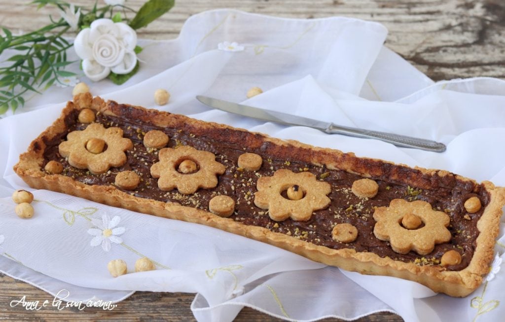 tart with hazelnut cream and crumble