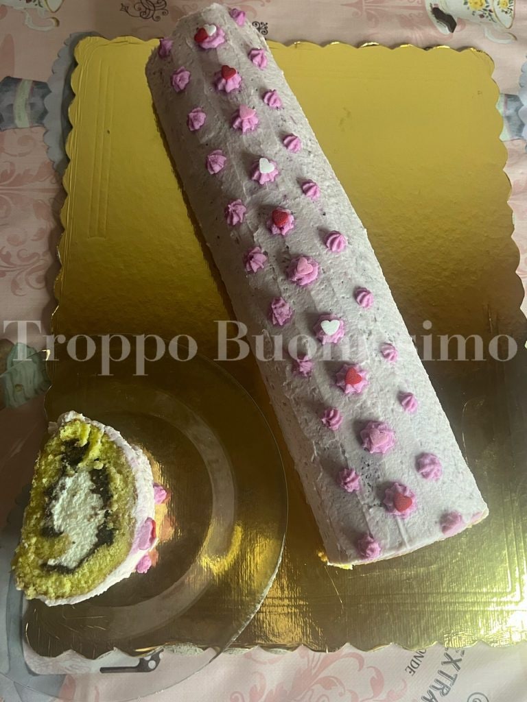 Roll with Cream and Hazelnut Spread