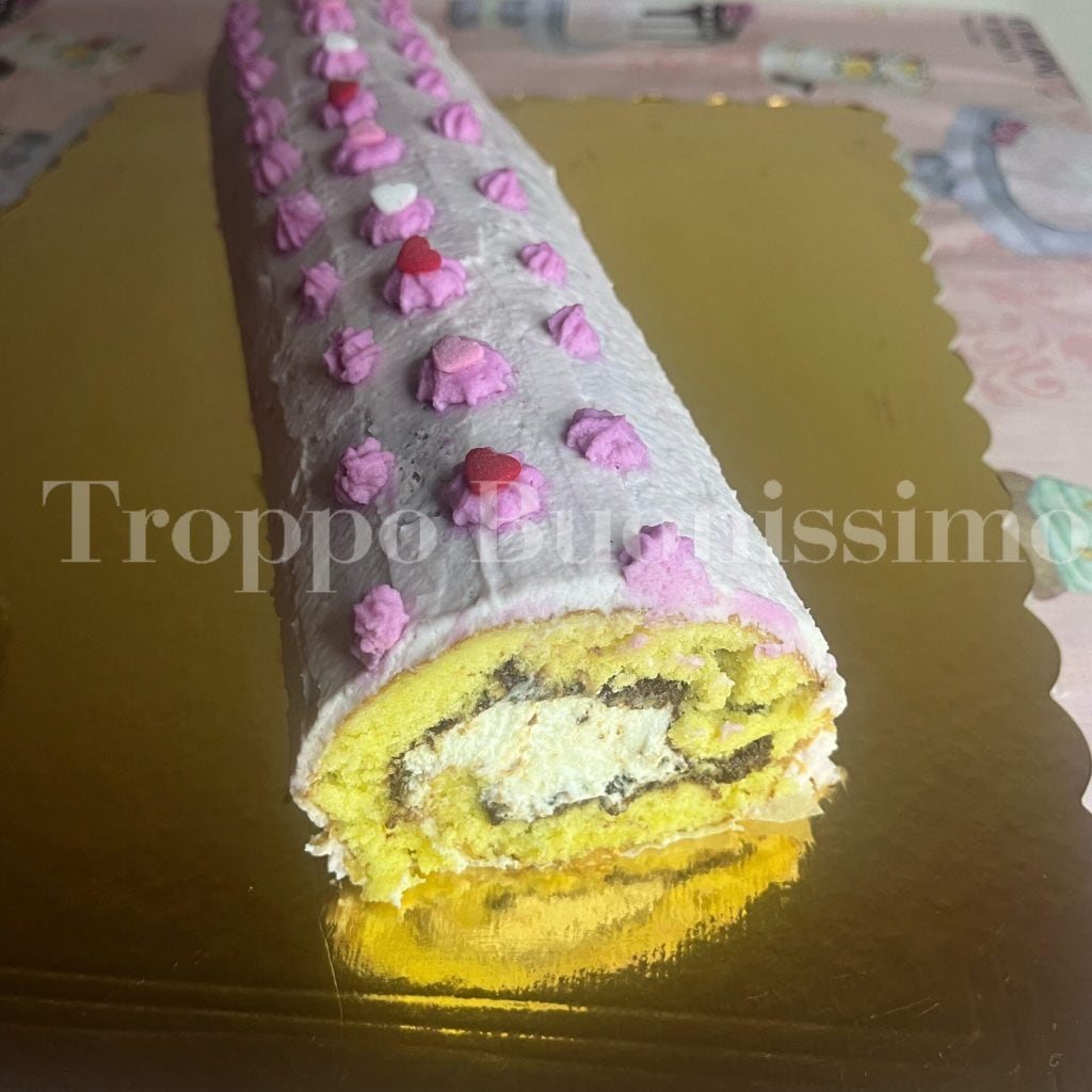 Roll with Cream and Hazelnut Spread