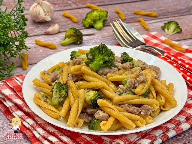 PASTA WITH SAUSAGE AND BROCCOLI