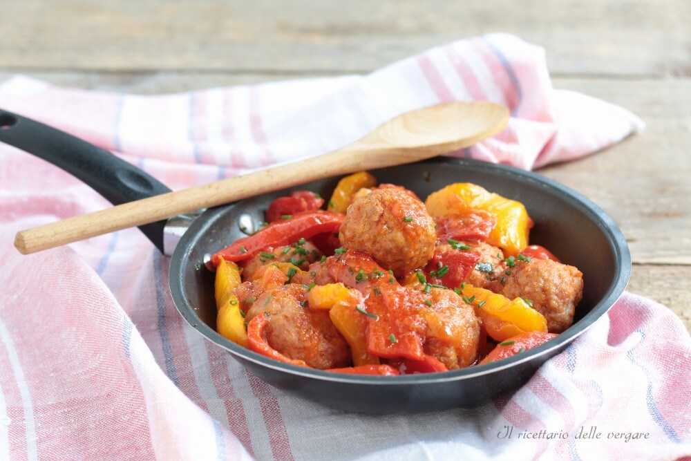 Meatballs in Sauce with Peppers