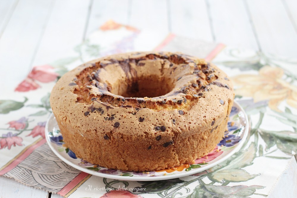 Ring Cake with Ricotta, Banana, and Chocolate