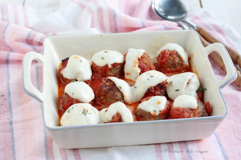 Baked Meatballs with Mozzarella
