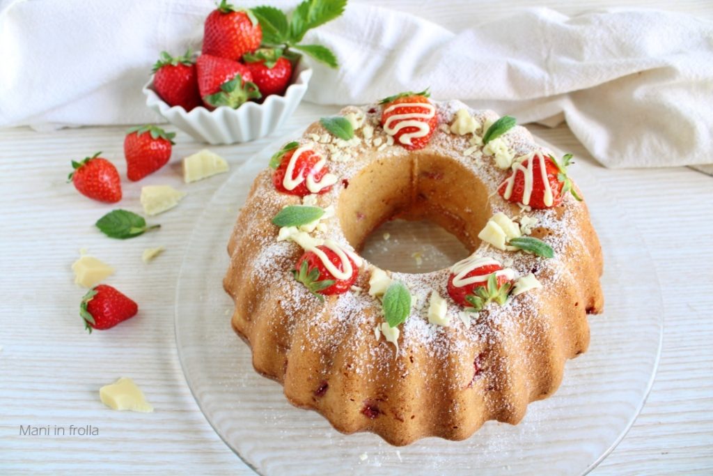 Cake with Strawberries and White Chocolate