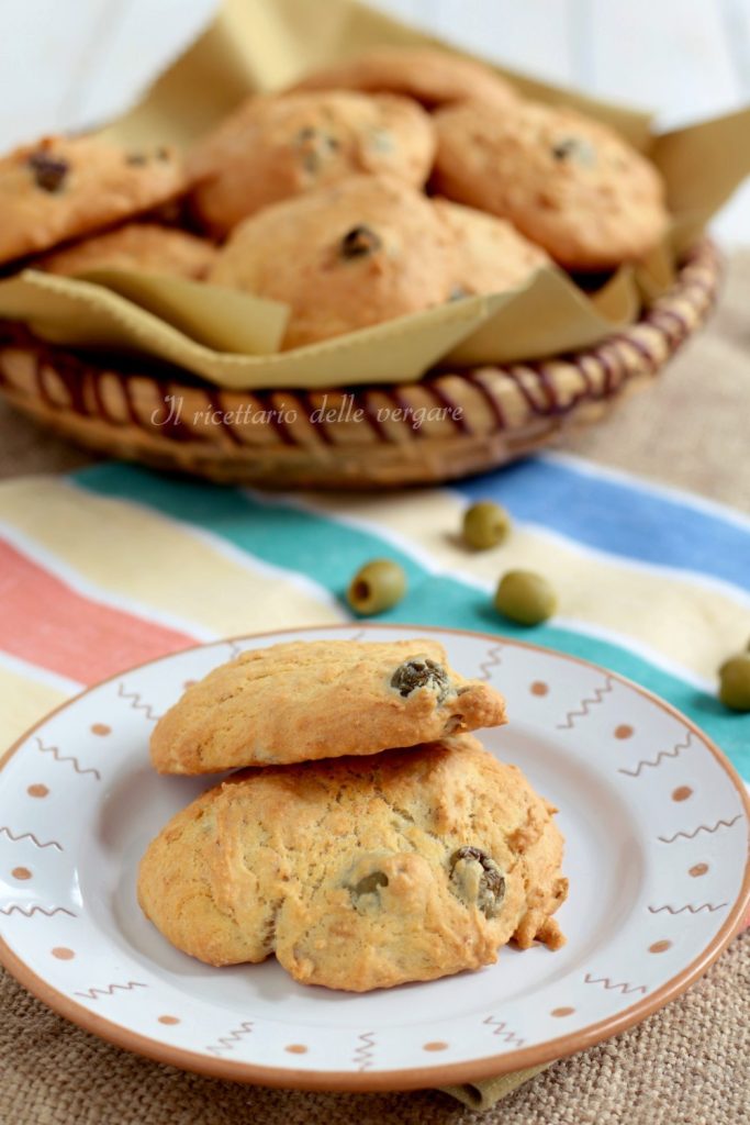 Olive and Tuna Bread Rolls