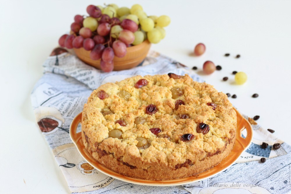 Crumb Cake with Ricotta and Grapes
