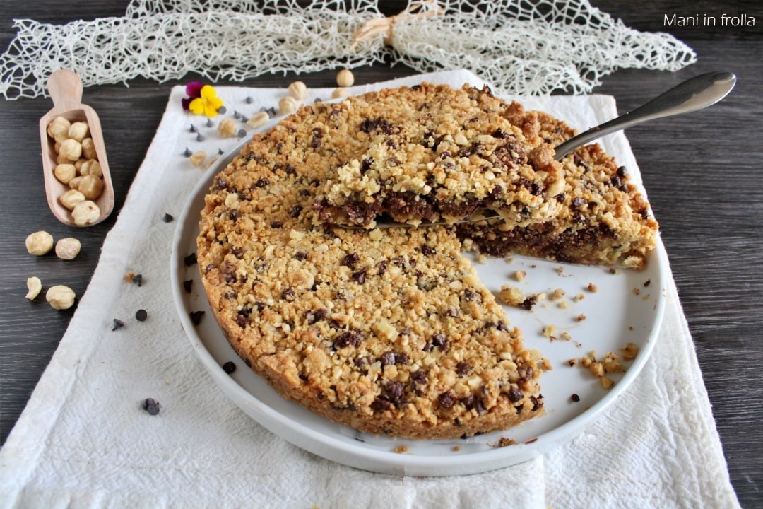 Nutella and Hazelnut Crumble Cake