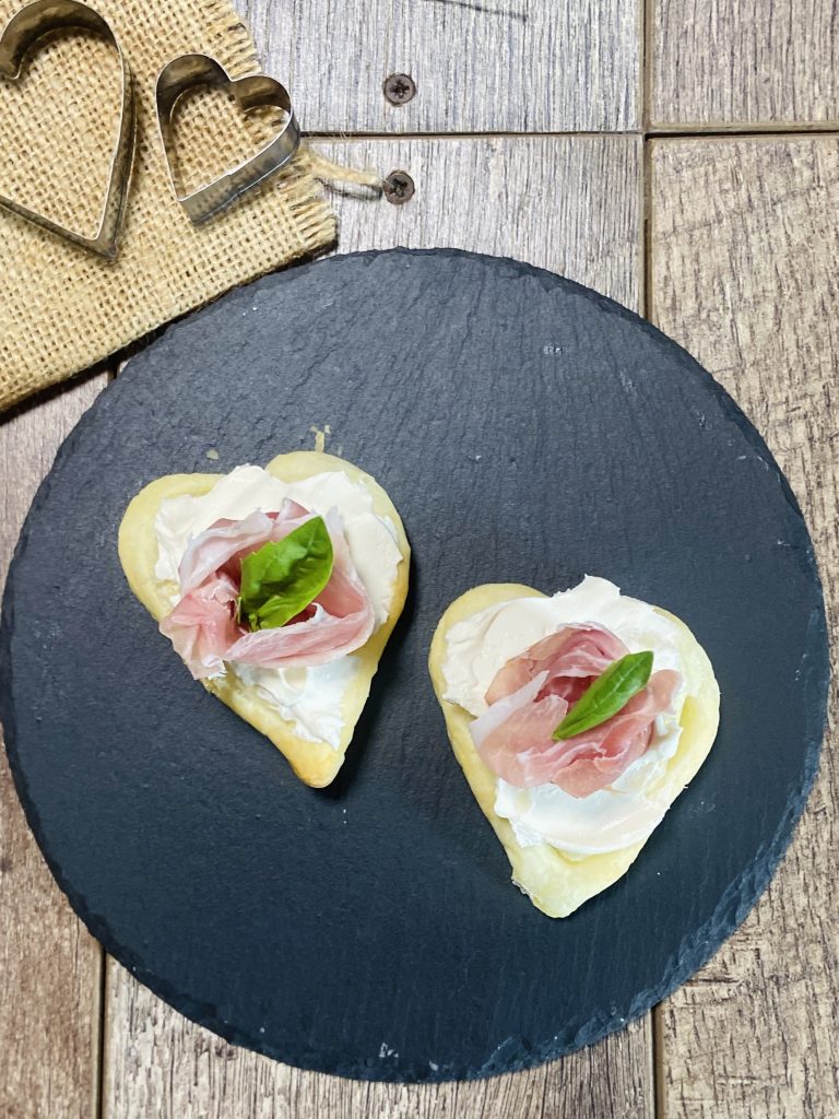 puff pastry hearts with prosciutto