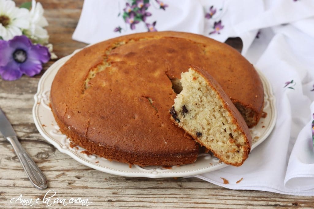 Soft Cake with Bananas and Chocolate