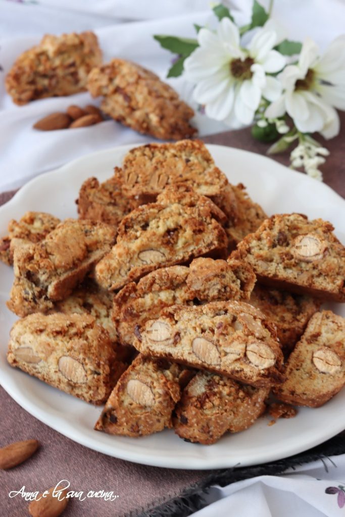 Tozzetti Cookies with Dried Fruit