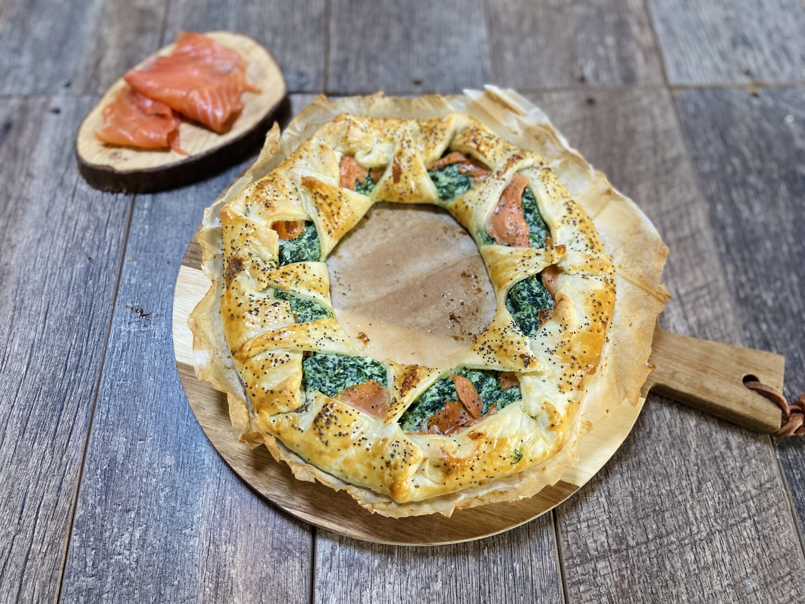 Puff Pastry Ring Cake with Salmon and Spinach