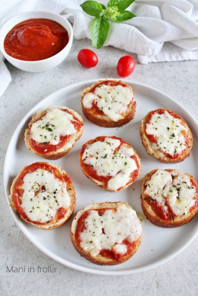 Bread Pizzas - anti-waste recipe