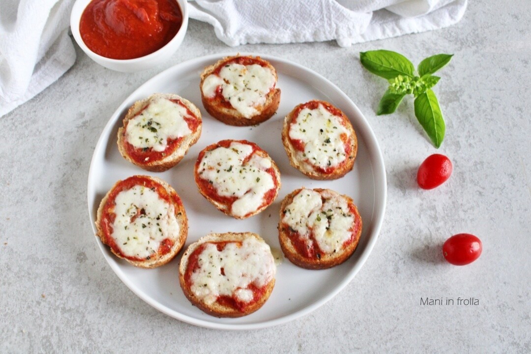 Bread Pizzas – waste-free recipe