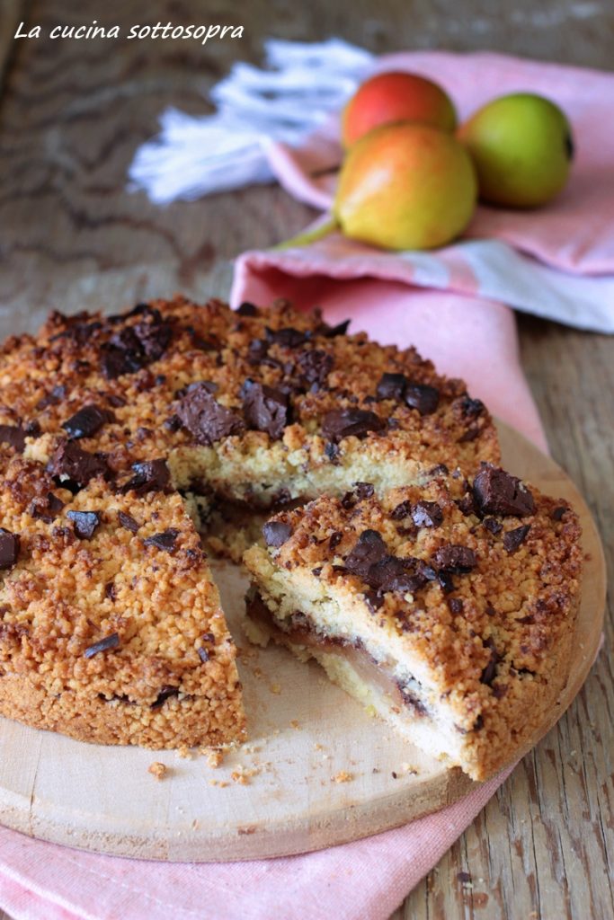 crumble cake with pears and chocolate