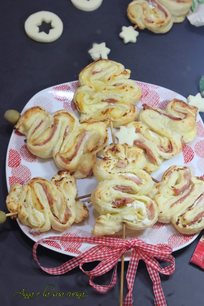 puff pastry Christmas trees with cheese and ham