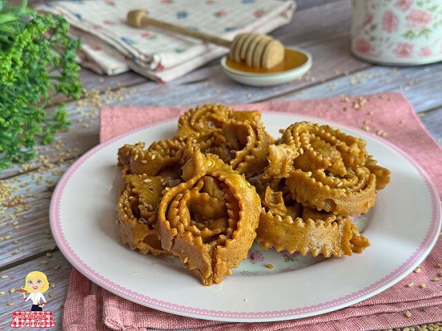 Moroccan Sweets Honey and Sesame Cookies