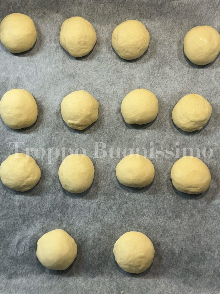 Soft Mini Pizzas and Rolls for Buffet