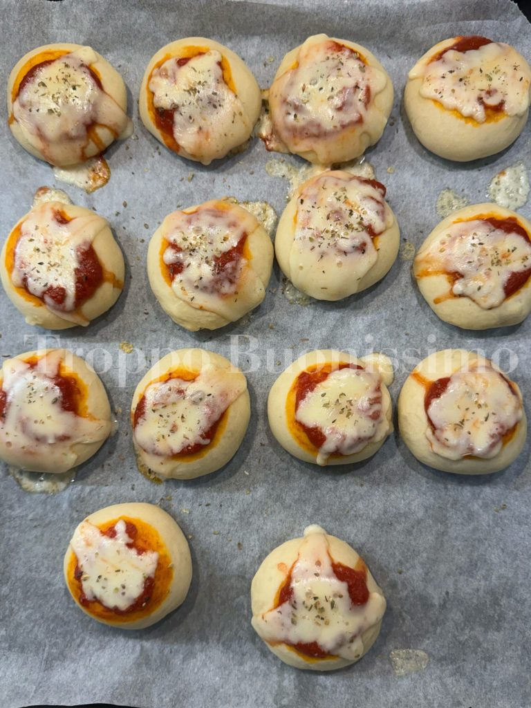 Soft Mini Pizzas and Rolls for Buffet