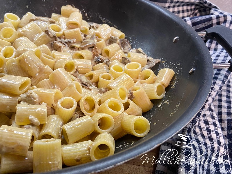 Mushroom Pasta with Creamy Sauce