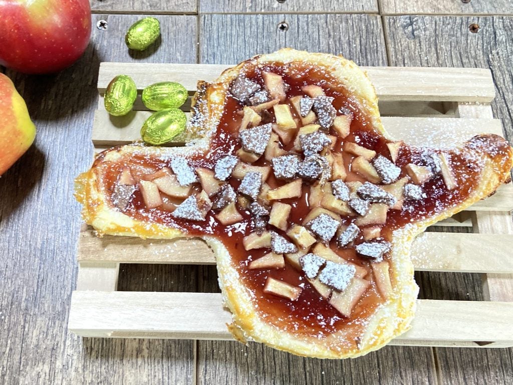 puff pastry dove with apples and chocolate