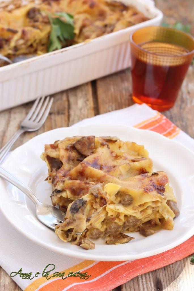 White Lasagna with Mushrooms and Sausage