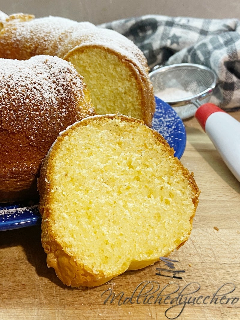 Soft Ring Cake with Fresh Cream
