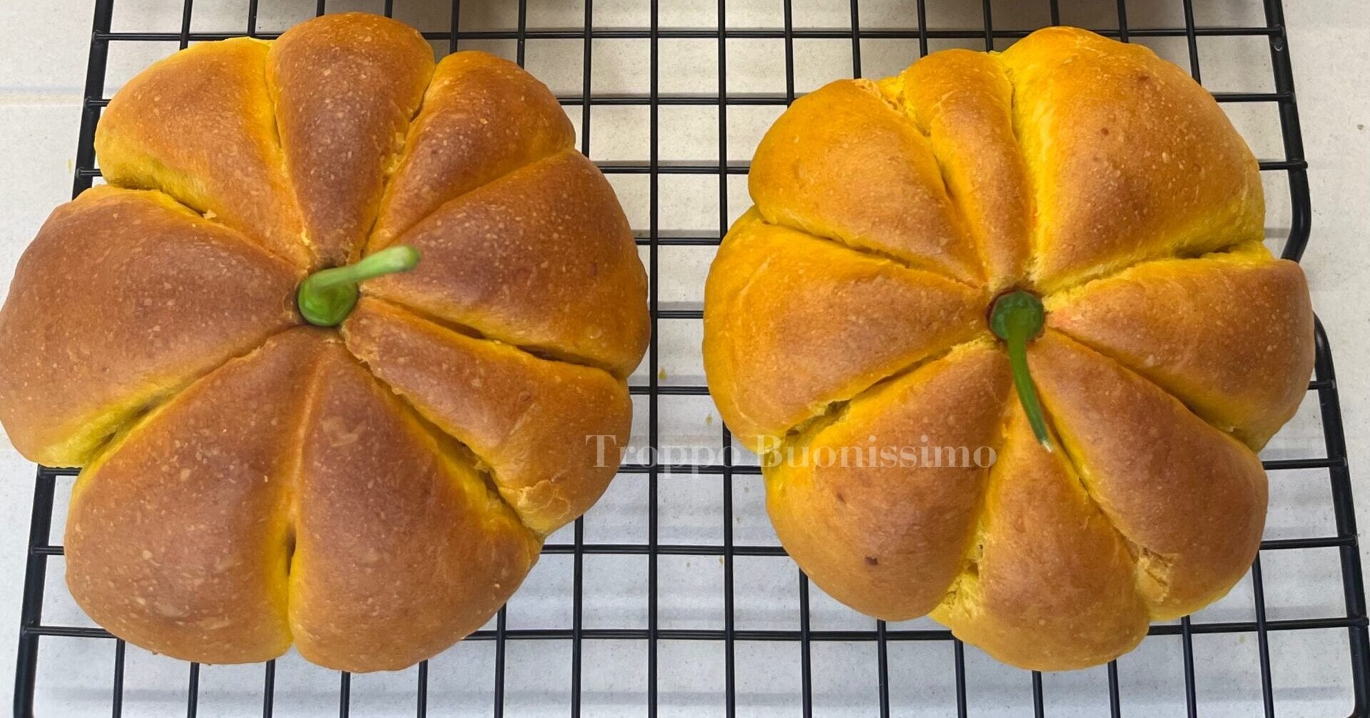 How to Make Soft Homemade Pumpkin Buns, Easy Recipe