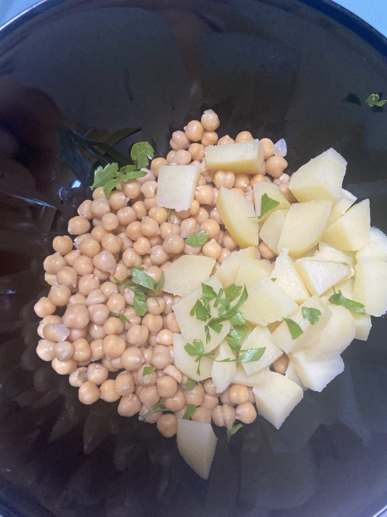 chickpea and salmon salad