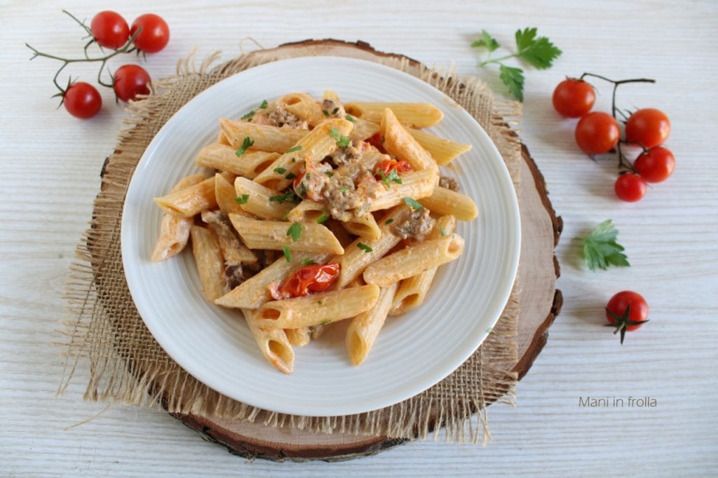 Creamy Pasta with Sausage and Cherry Tomatoes