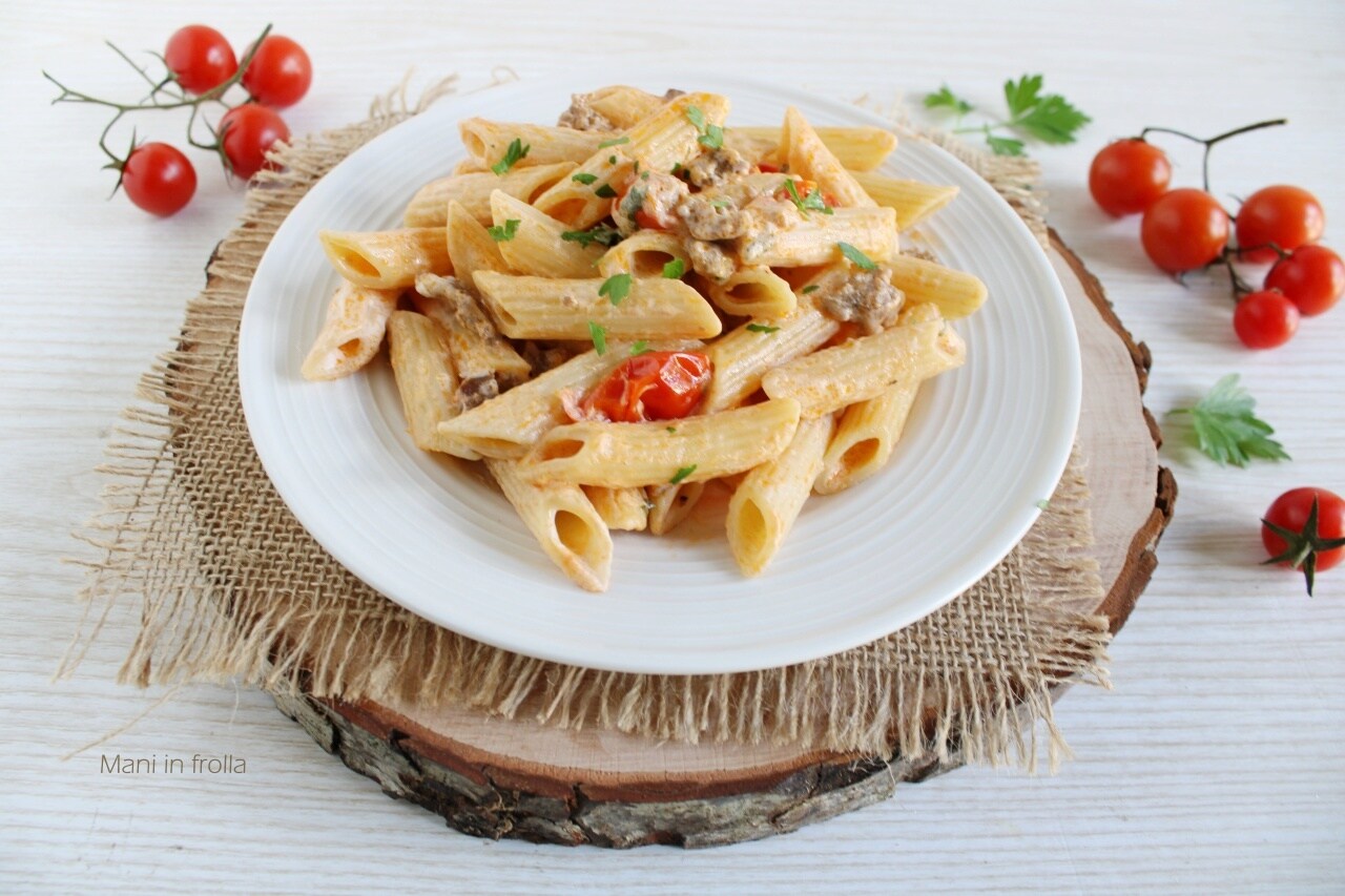 Creamy Pasta with Sausage and Cherry Tomatoes