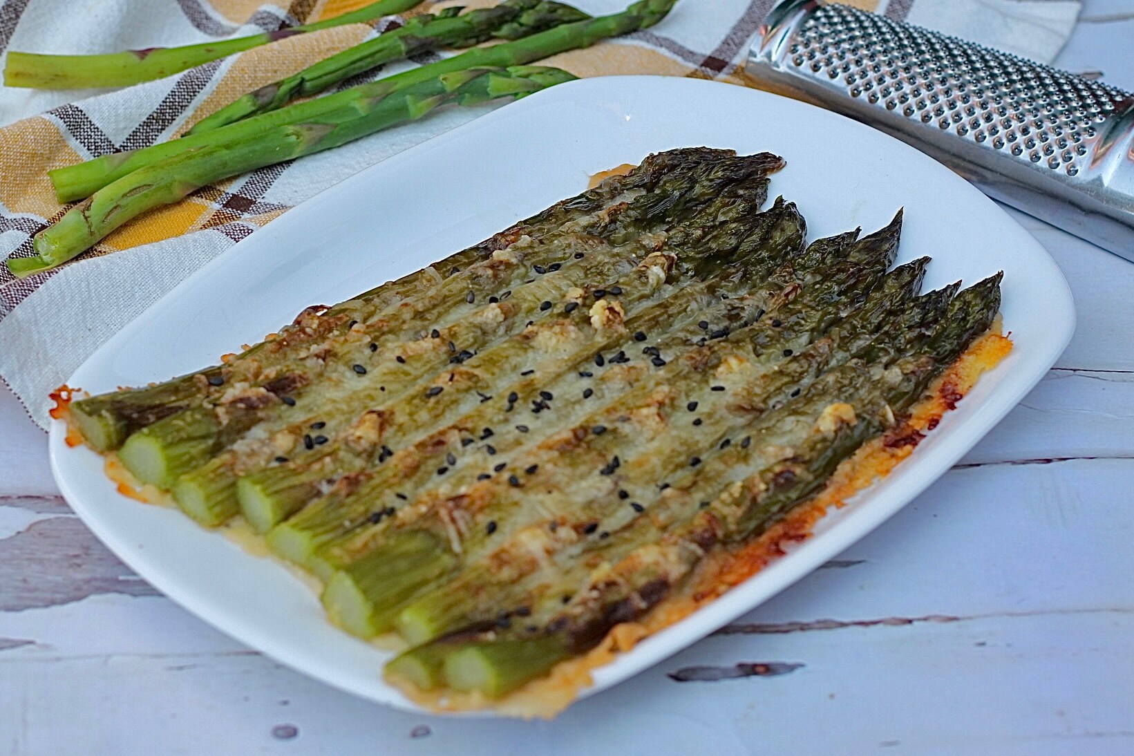 Crispy Asparagus Like Chips, with Only 2 Ingredients and Ready in the Air Fryer!